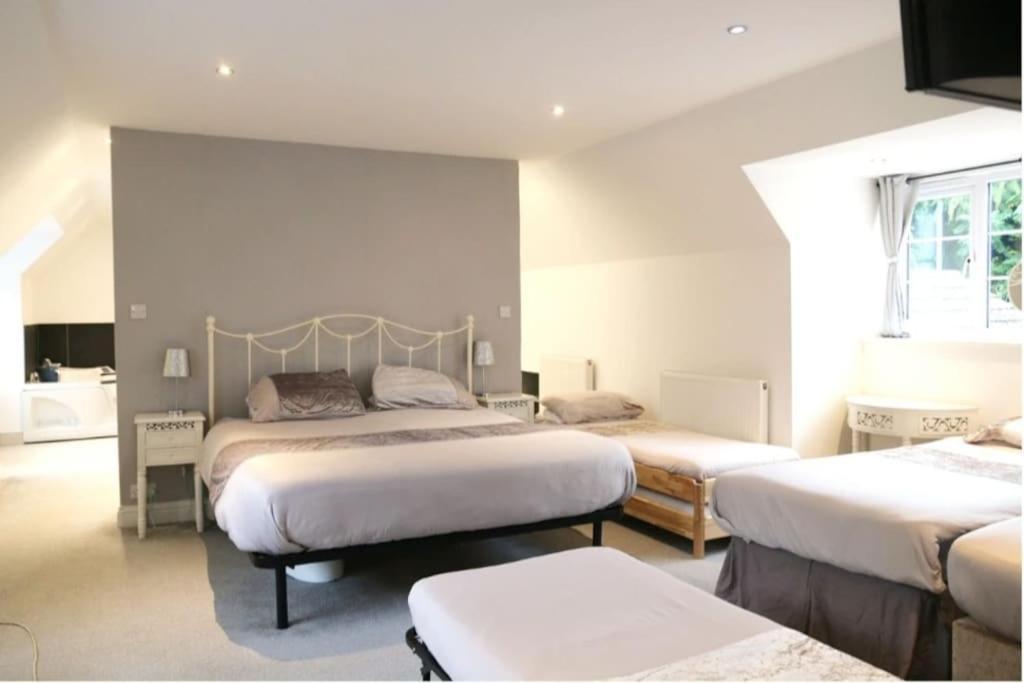 Hen & Stag Retreat Weekend Stay Sleeps 10 To 30 セットフォード エクステリア 写真
