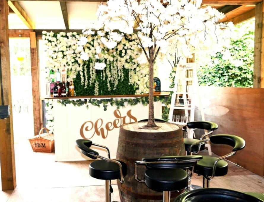 Hen & Stag Retreat Weekend Stay Sleeps 10 To 30 セットフォード エクステリア 写真